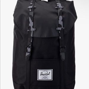 Herschel retreat backpack in Black/camo